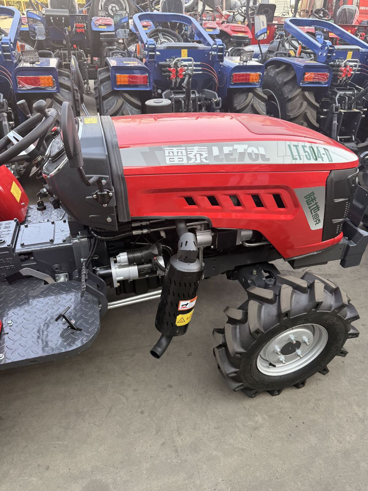 Compact tractor