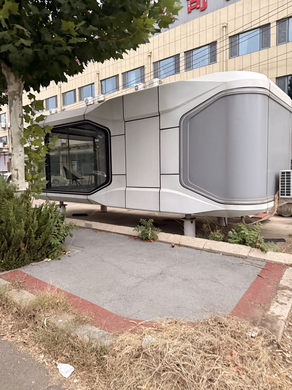 Capsule housing unit